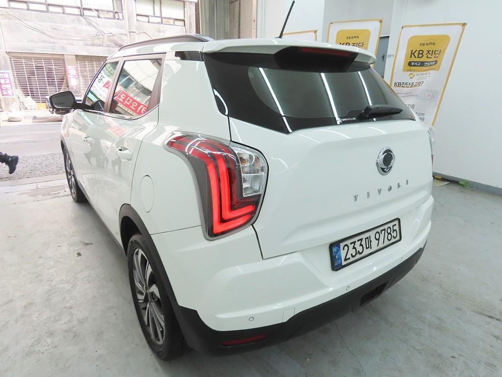 Ssangyong Tivoli - Vista 4