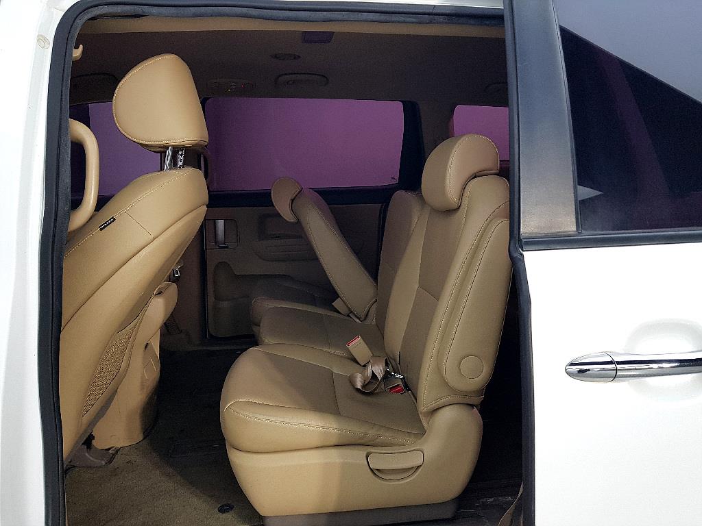 KIA Carnival - Vista 9