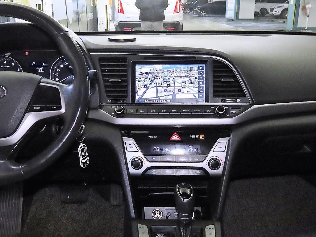 HYUNDAI Avante - Vista 11