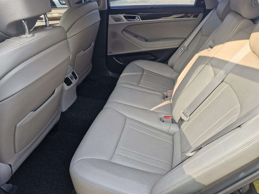 Genesis G80 - Vista 9