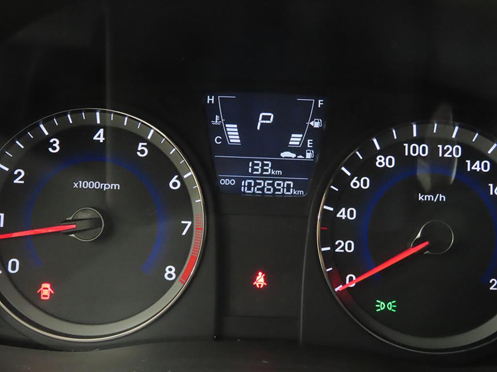 HYUNDAI Accent - Vista 8