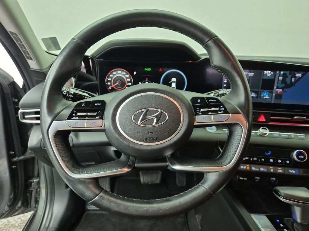 HYUNDAI Avante - Vista 9