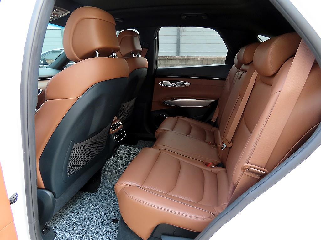 Genesis GV70 - Vista 6