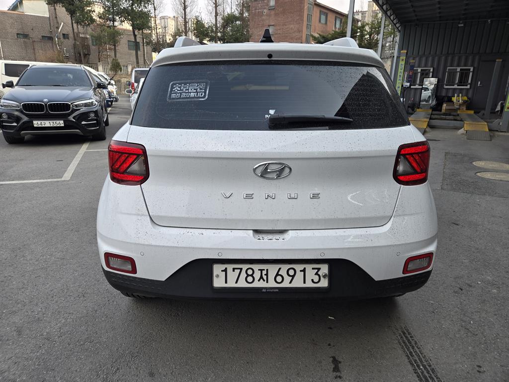 HYUNDAI Venue - Vista 4
