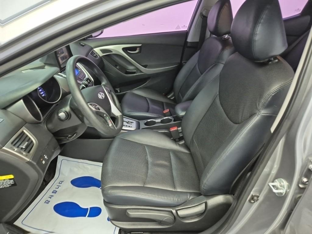 HYUNDAI Avante - Vista 11