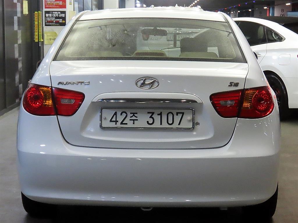 HYUNDAI Avante - Vista 5