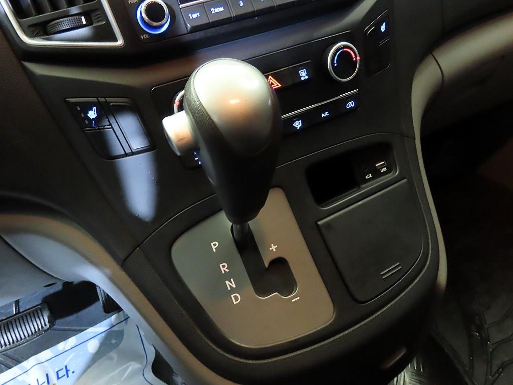 HYUNDAI Starex - Vista 12