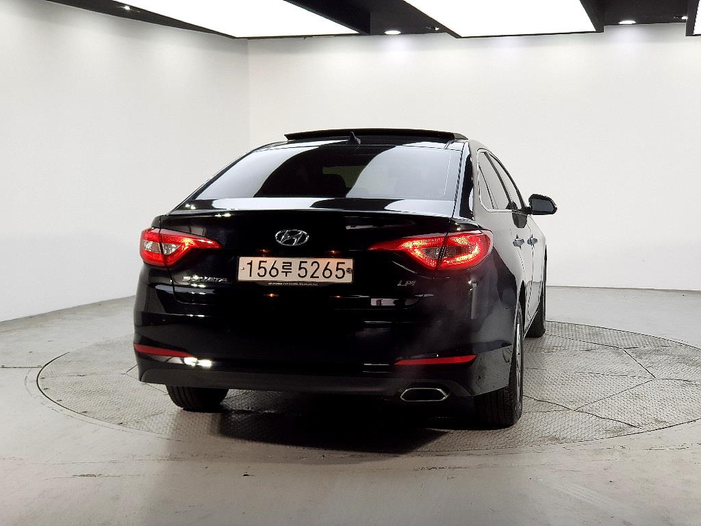 HYUNDAI Sonata - Vista 3