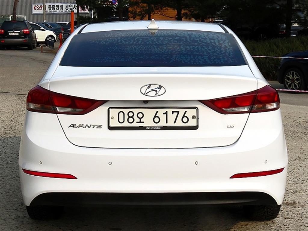 HYUNDAI Avante - Vista 4