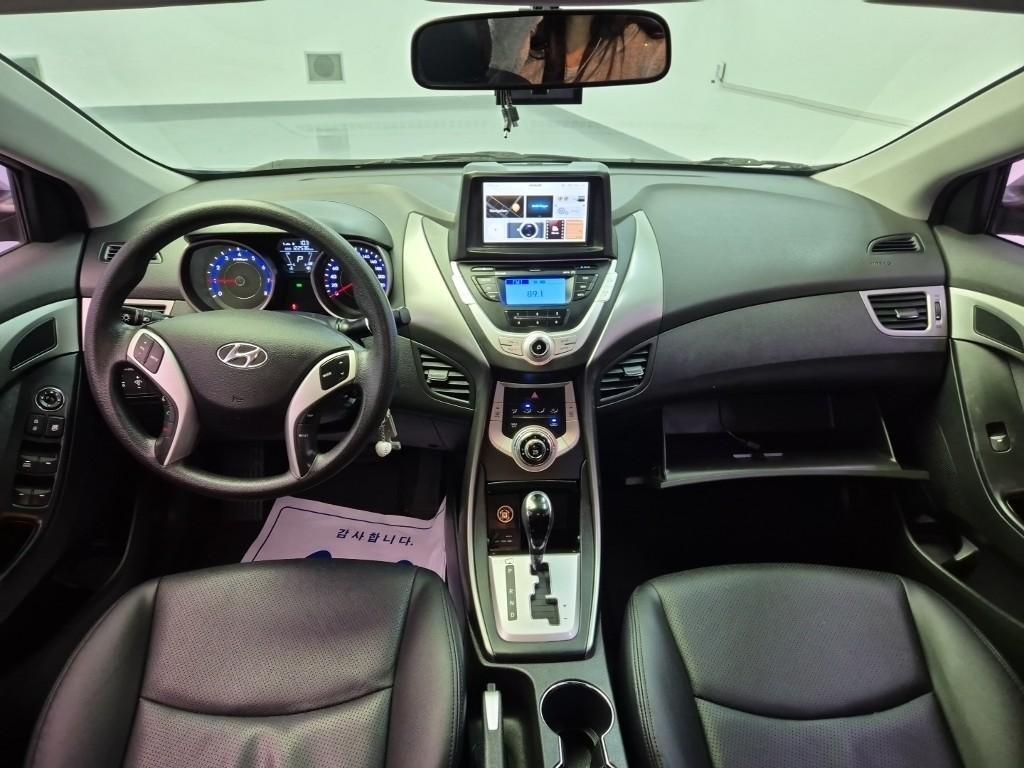 HYUNDAI Avante - Vista 7