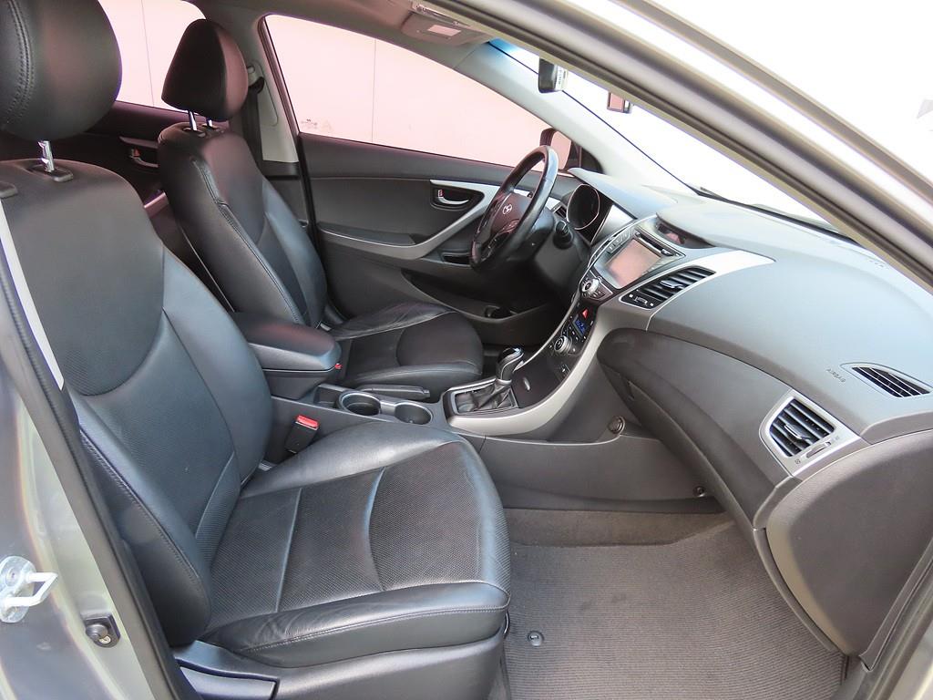 HYUNDAI Avante - Vista 6