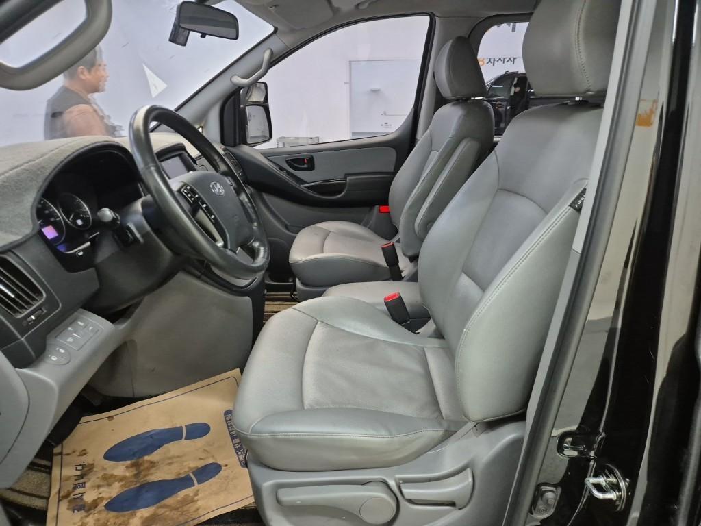 HYUNDAI Starex - Vista 11