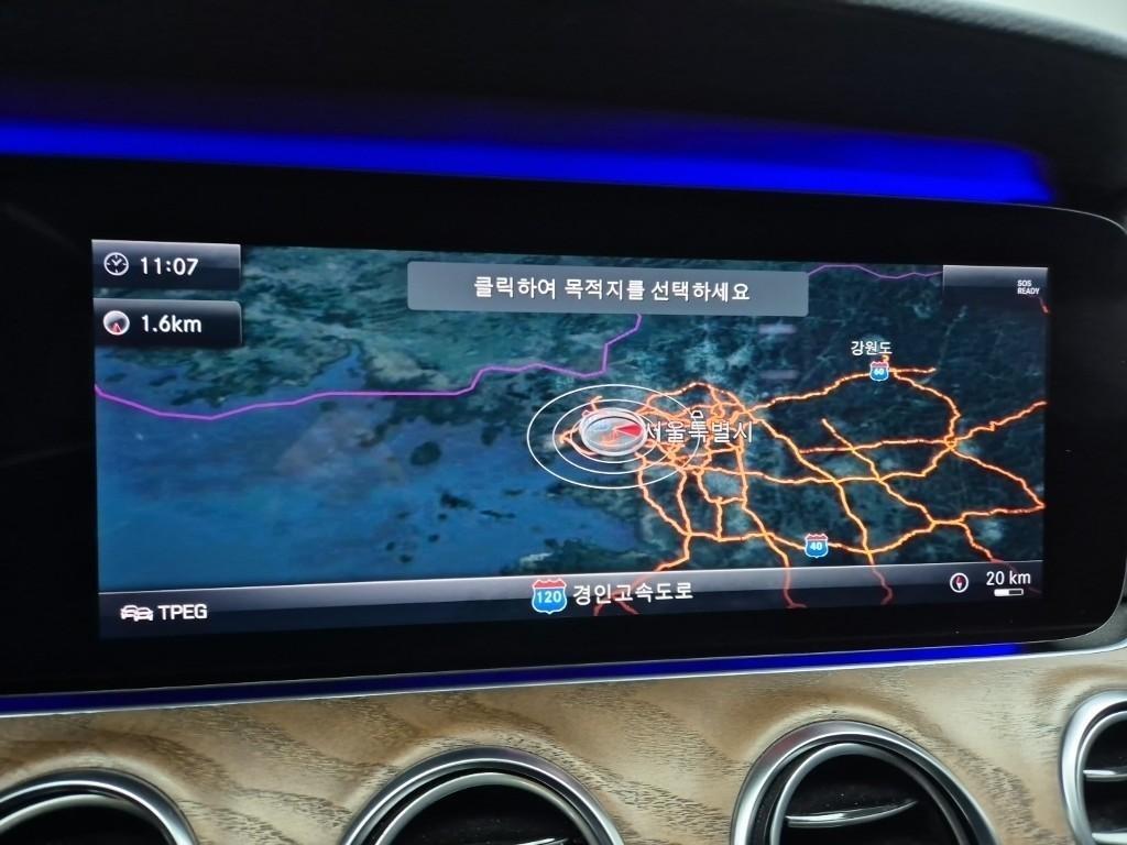 Mercedes Benz E class - Vista 12