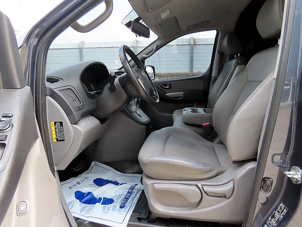 HYUNDAI Starex - Vista 5