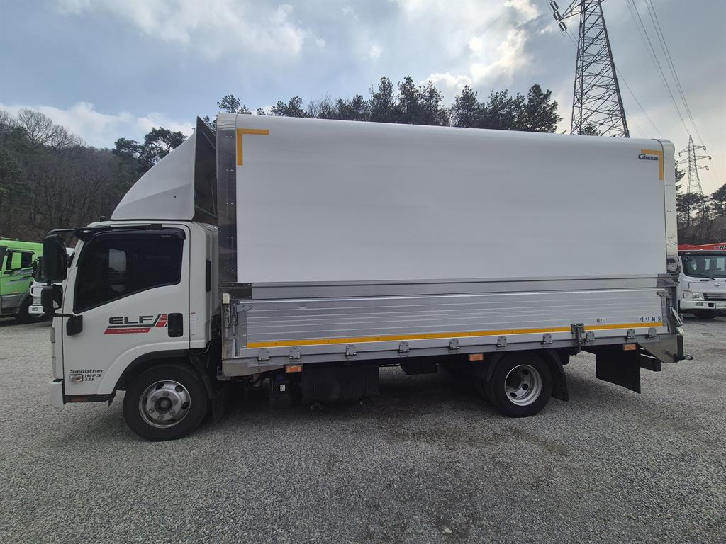 medium and large cargo truck - Vista 4