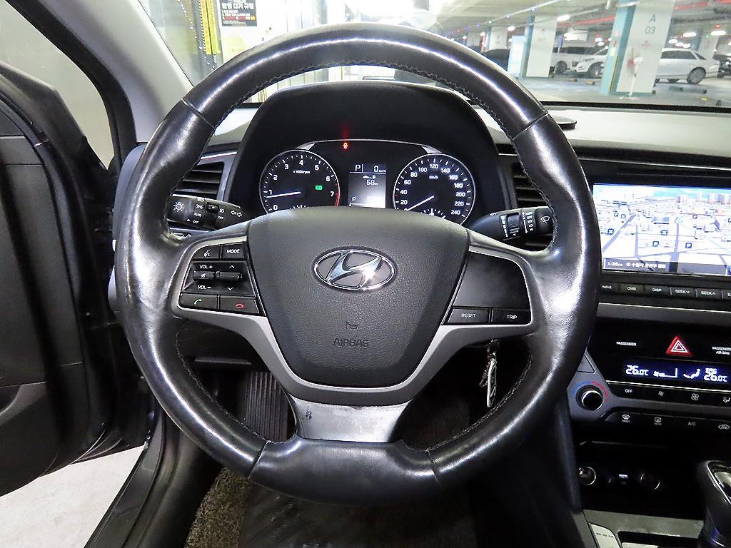 HYUNDAI Avante - Vista 8