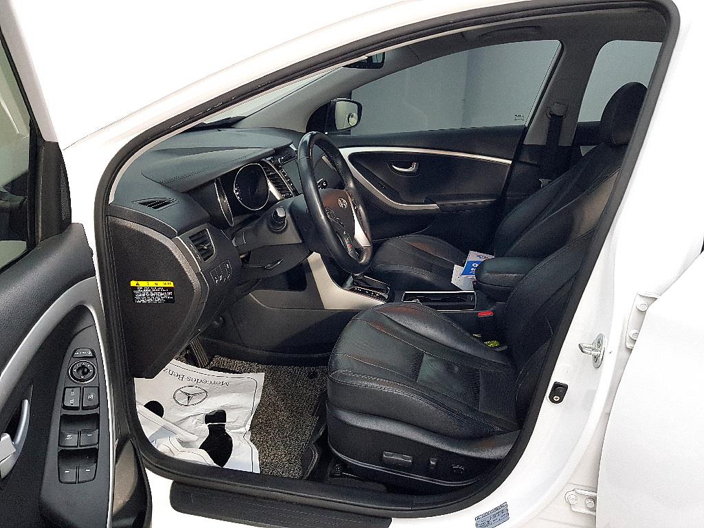 HYUNDAI i30 - Vista 8