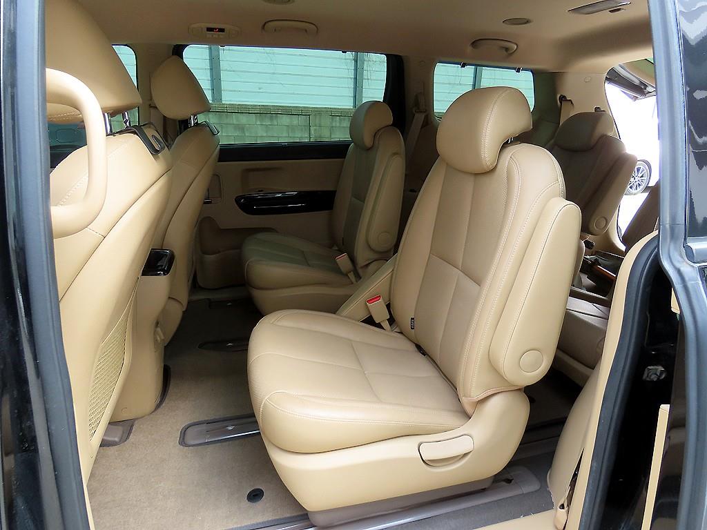 KIA Carnival - Vista 6