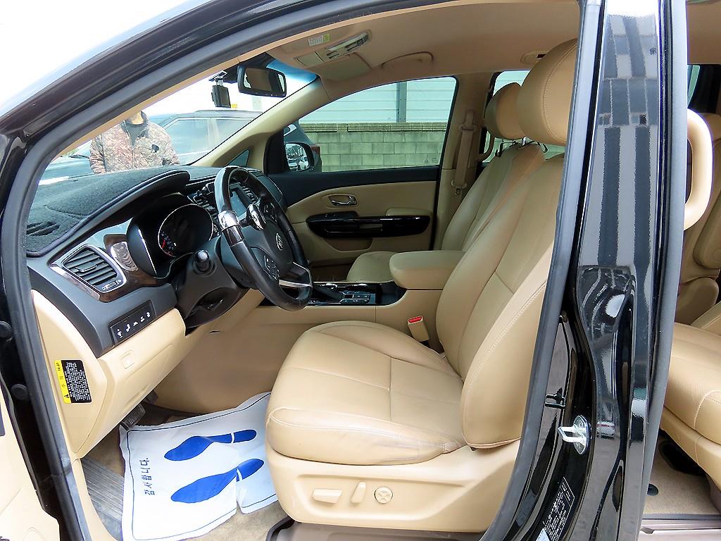 KIA Carnival - Vista 5