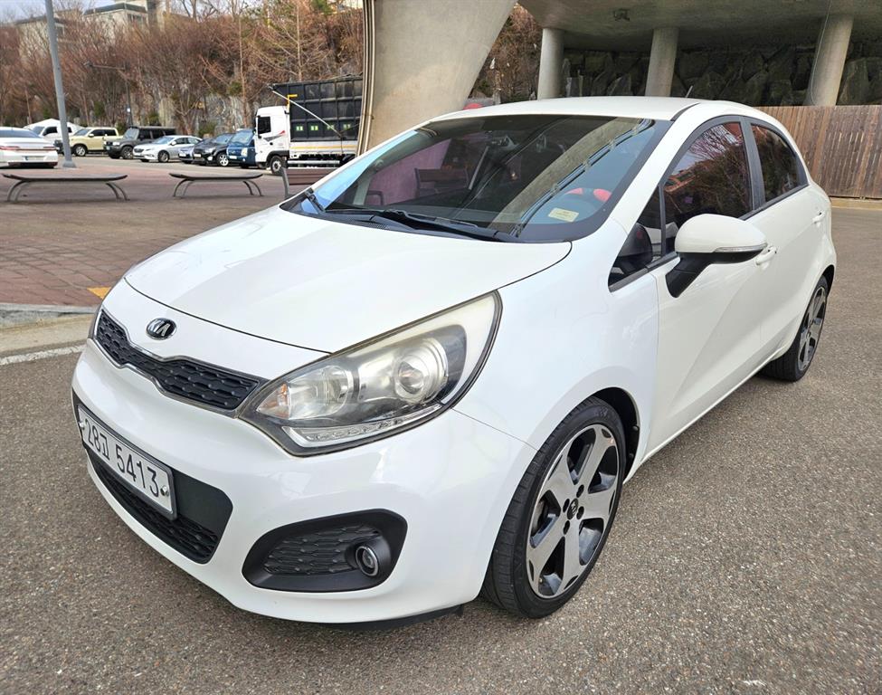 KIA Pride 2014 Blanco - Importación desde Corea - HF Imports Iquique - Foto 1