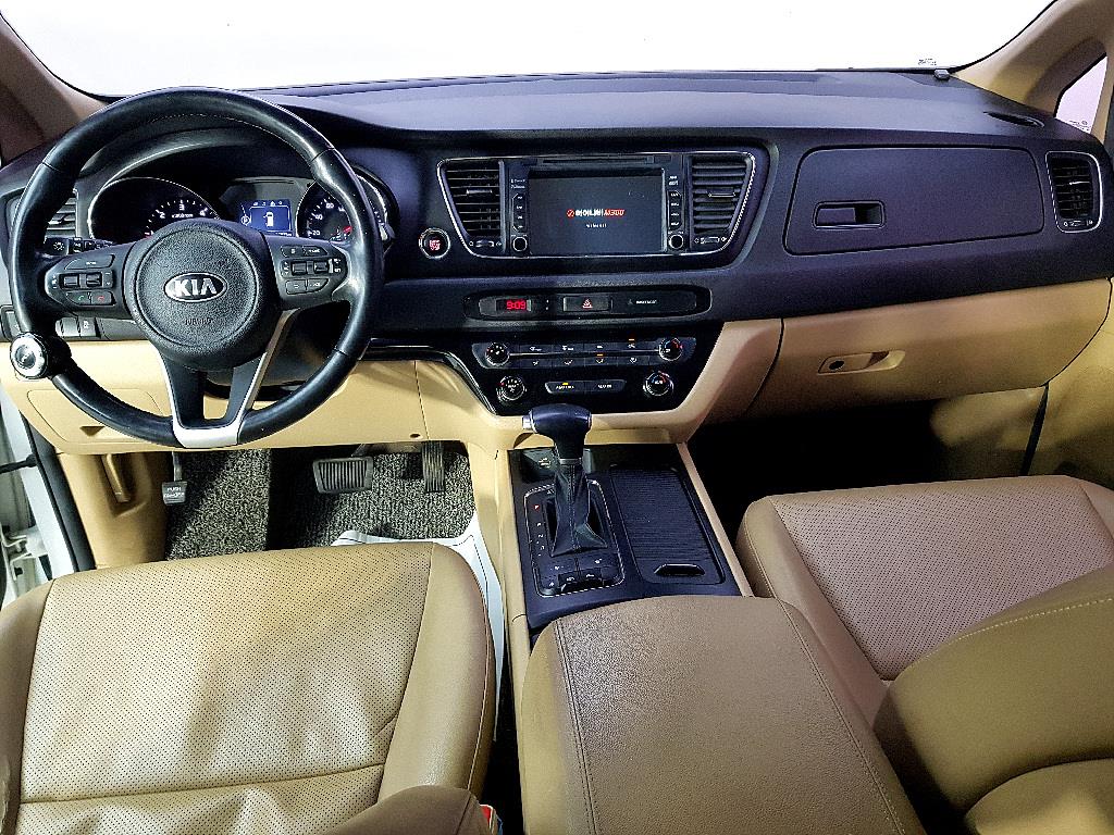 KIA Carnival - Vista 5