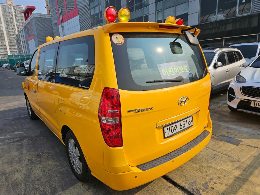 HYUNDAI Starex - Vista 4