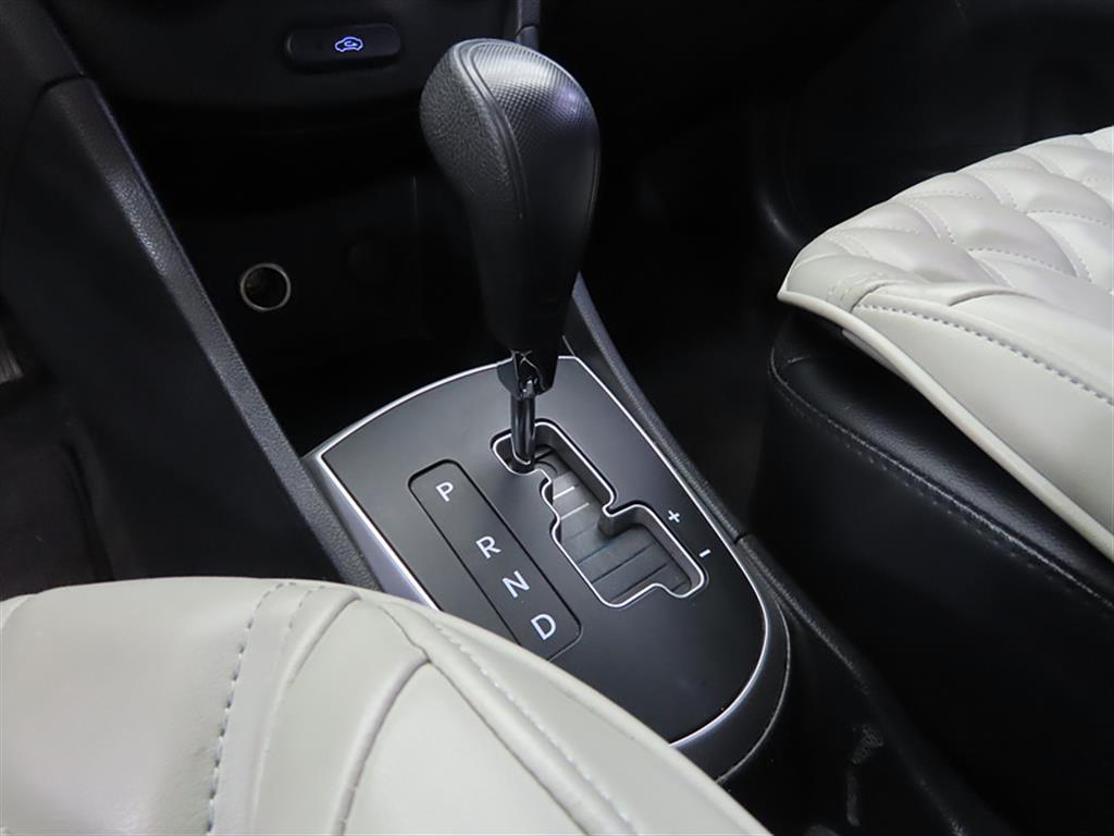 HYUNDAI Accent - Vista 9