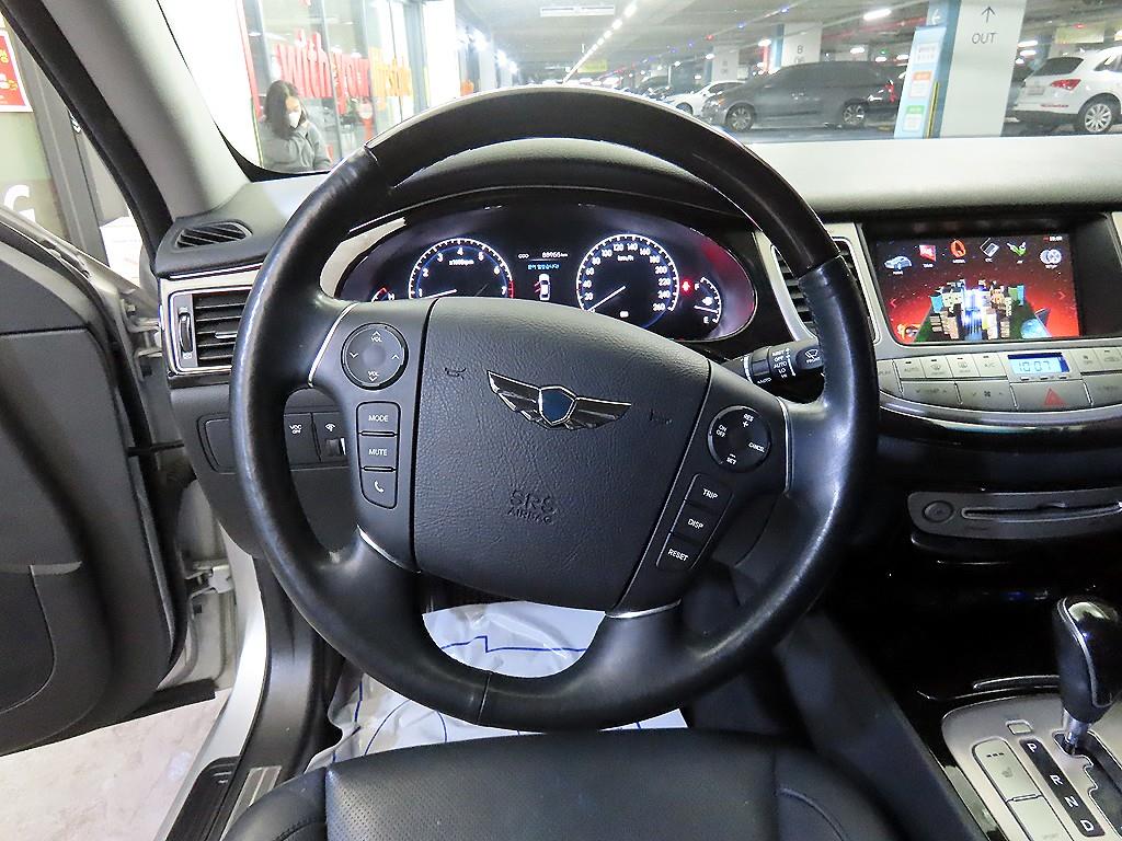 HYUNDAI Genesis - Vista 8