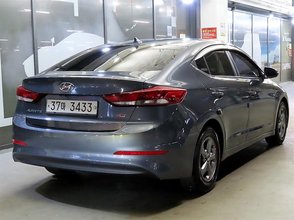 HYUNDAI Avante - Vista 4