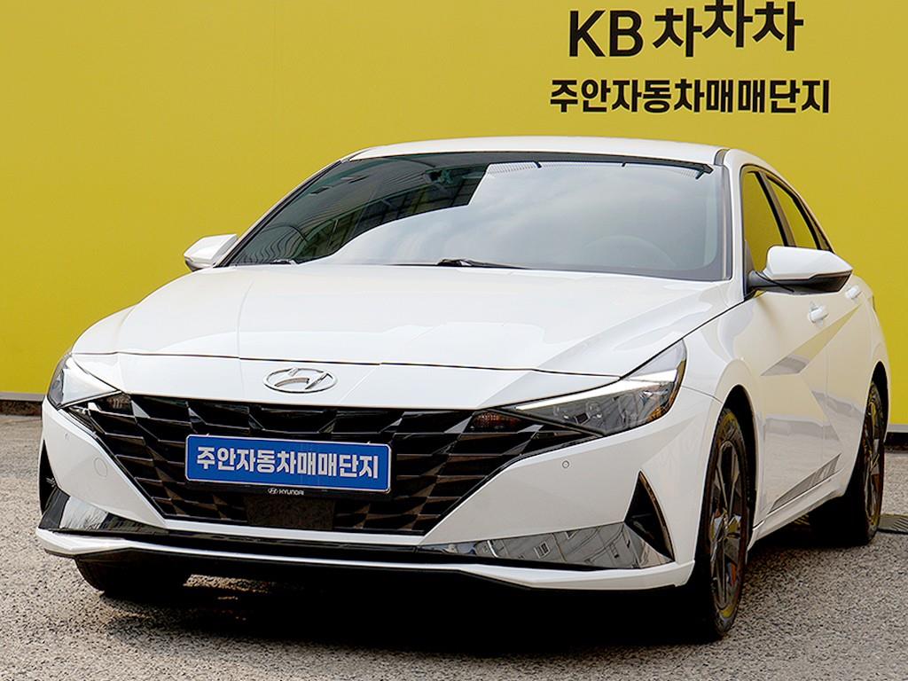 HYUNDAI Avante - Vista 3