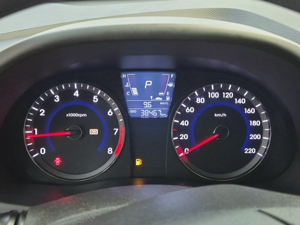 HYUNDAI Accent - Vista 6