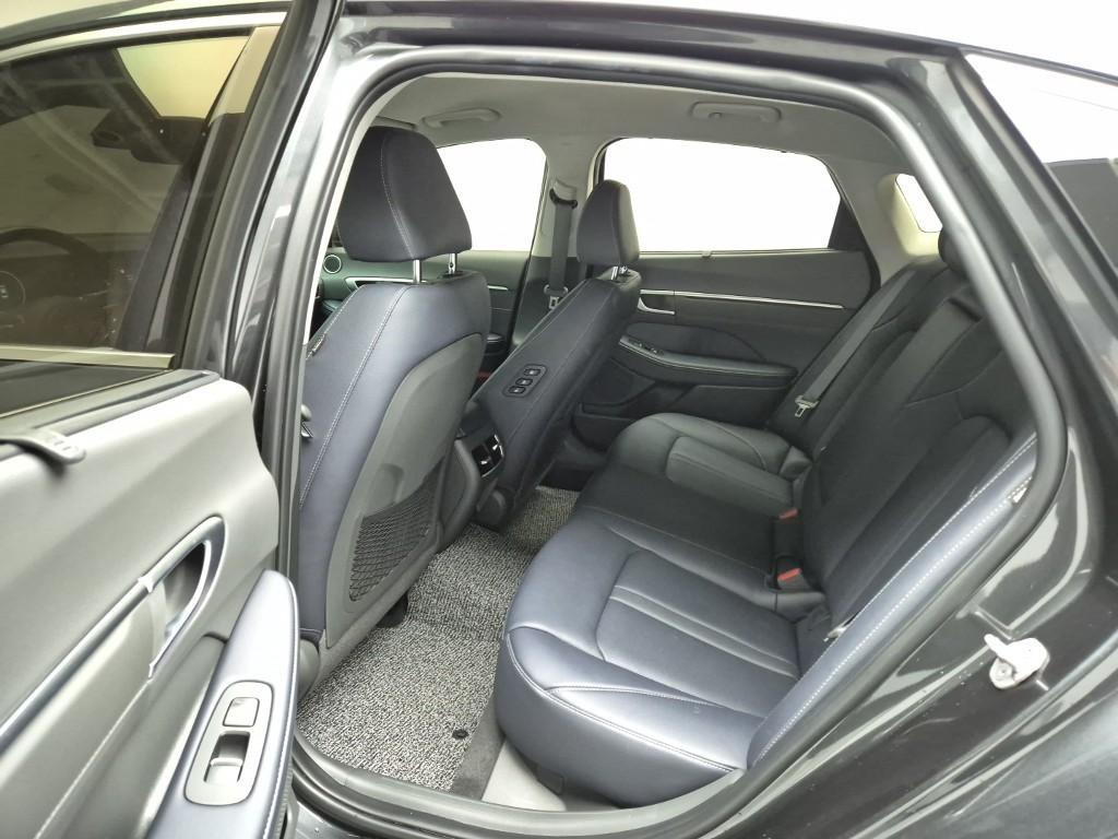 HYUNDAI Sonata - Vista 12