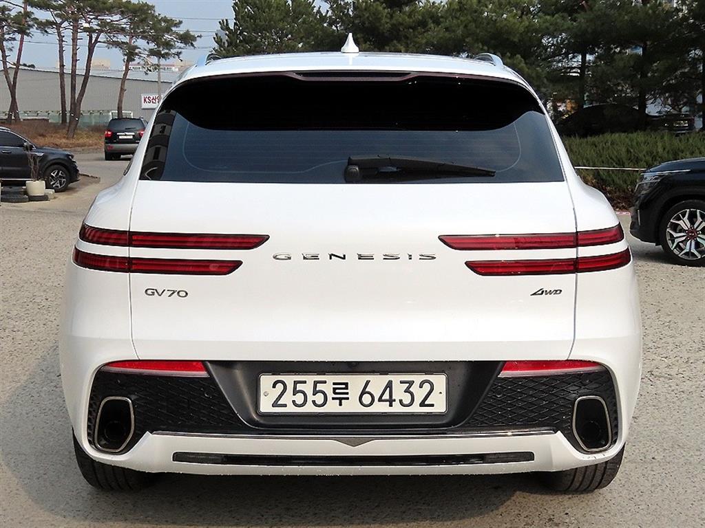 Genesis GV70 - Vista 4