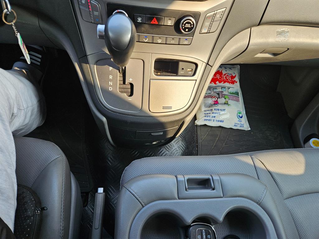 HYUNDAI Starex 2021 Amarillo - Importación desde Corea - HF Imports Iquique - Foto 13