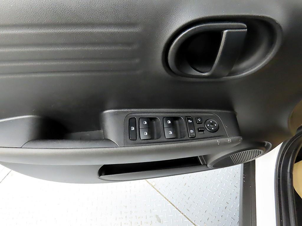 HYUNDAI Casper - Vista 11