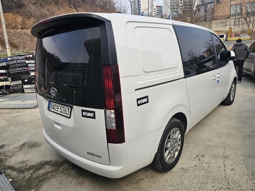 HYUNDAI Staria - Vista 4