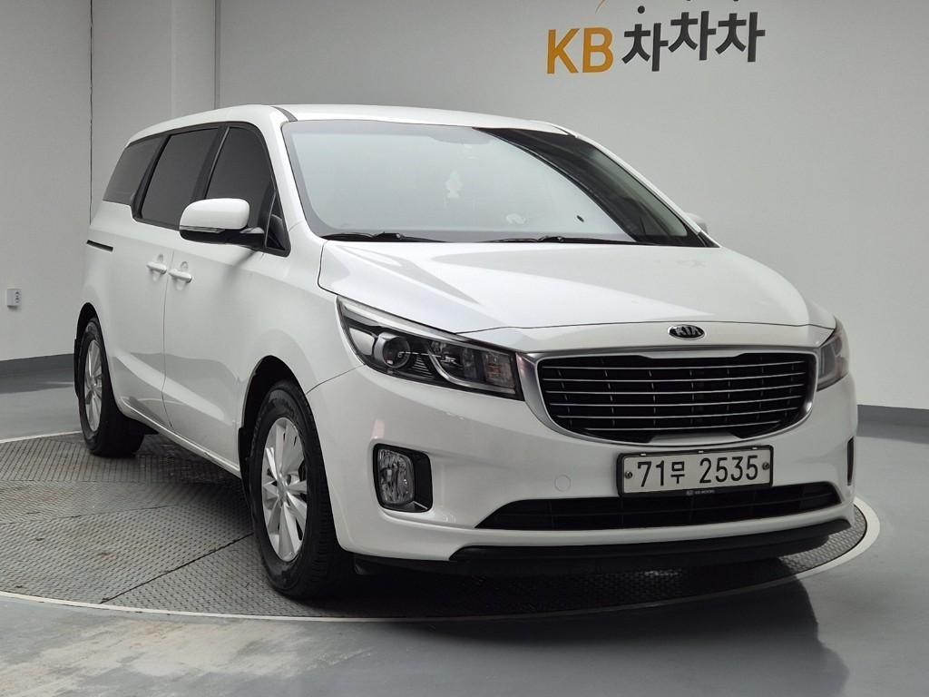 KIA Carnival - Vista 4