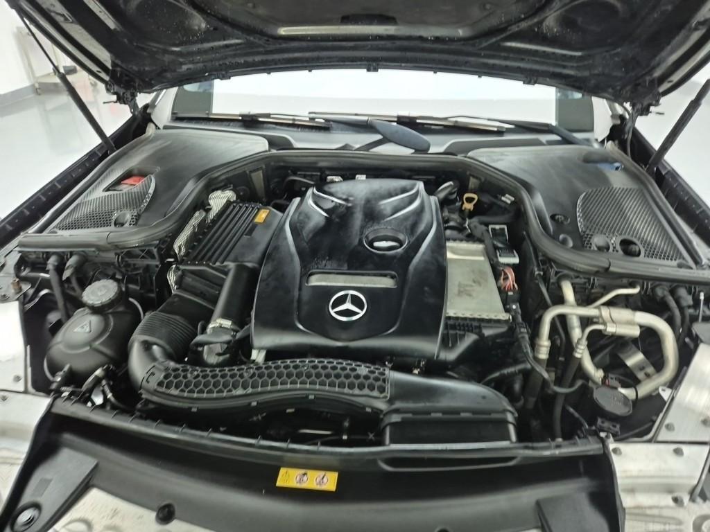 Mercedes Benz E class - Vista 5