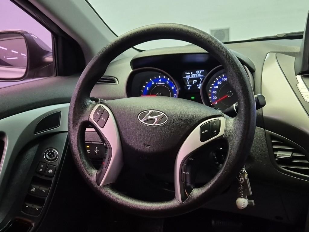 HYUNDAI Avante - Vista 9