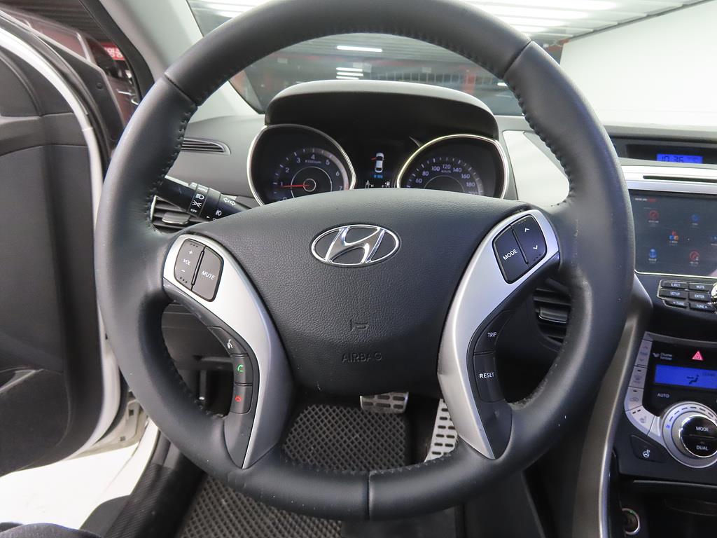 HYUNDAI Avante - Vista 8