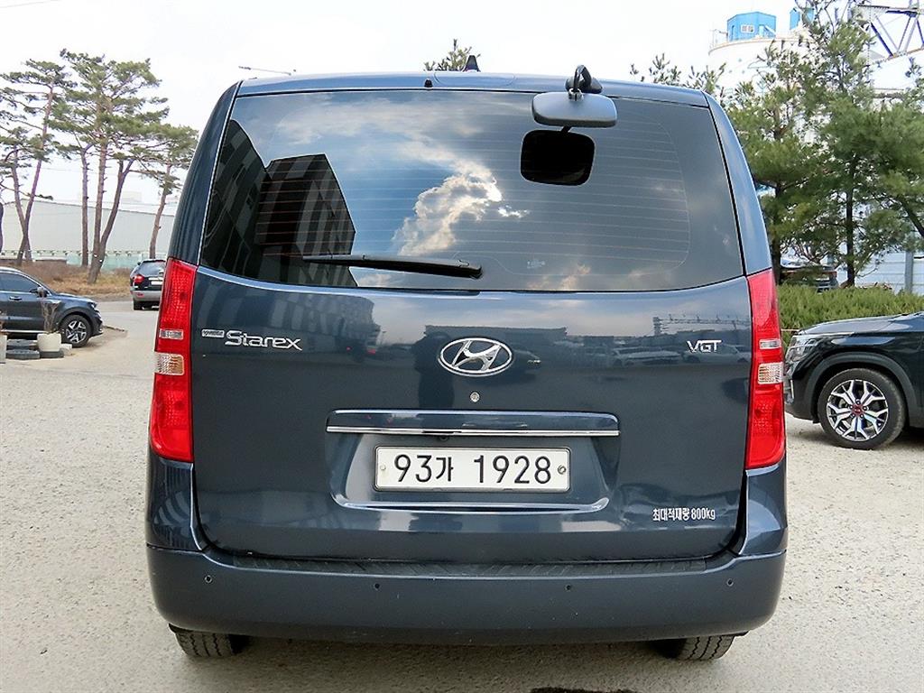 HYUNDAI Starex - Vista 4