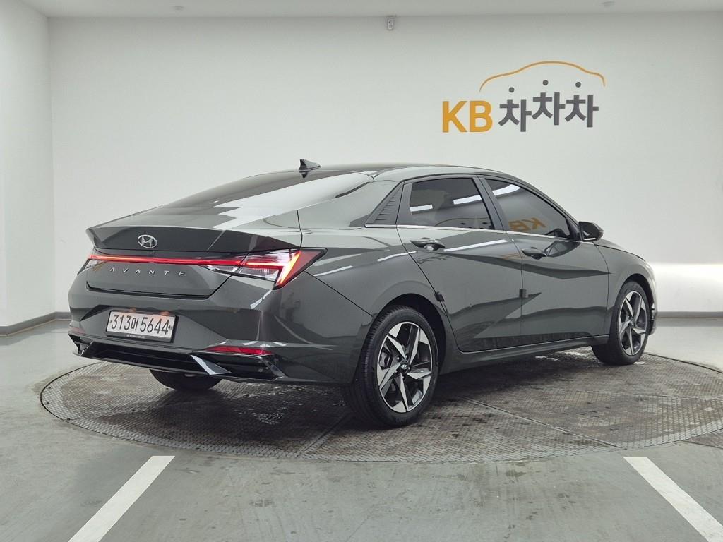 HYUNDAI Avante - Vista 4