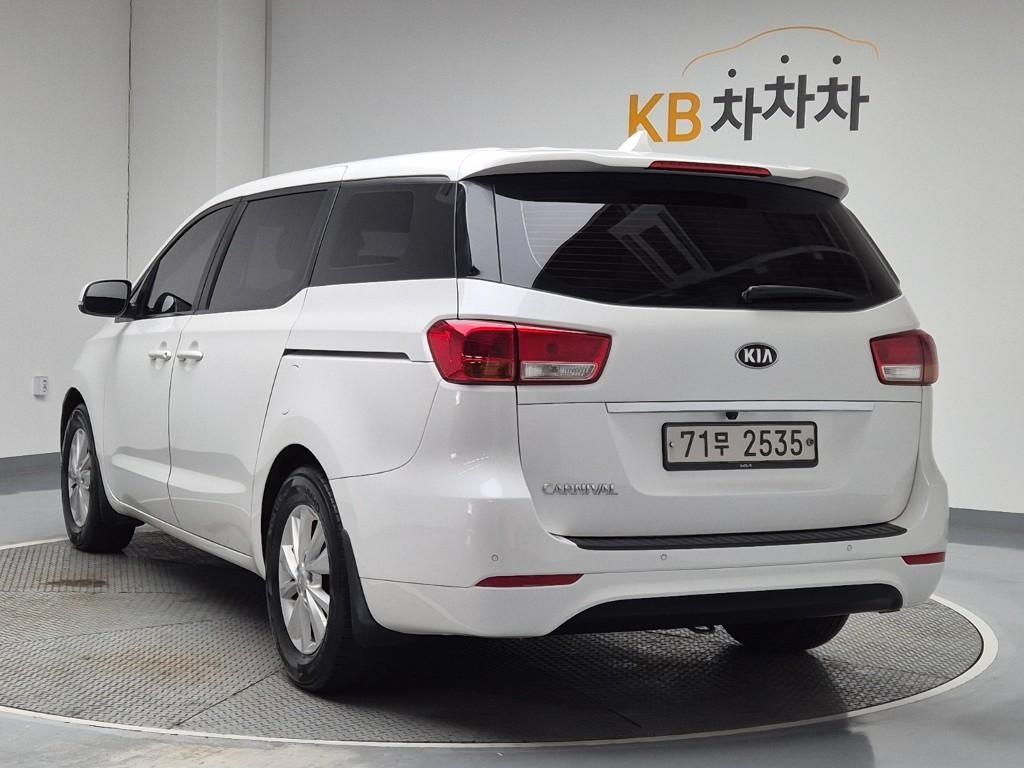 KIA Carnival - Vista 2