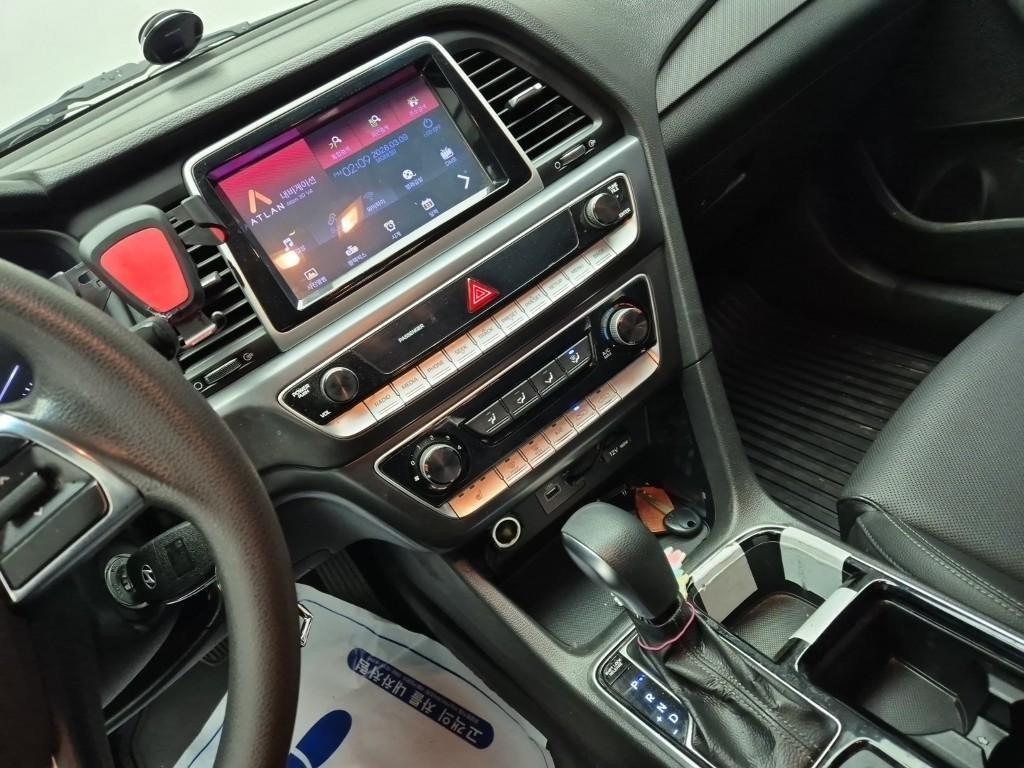 HYUNDAI Sonata - Vista 10