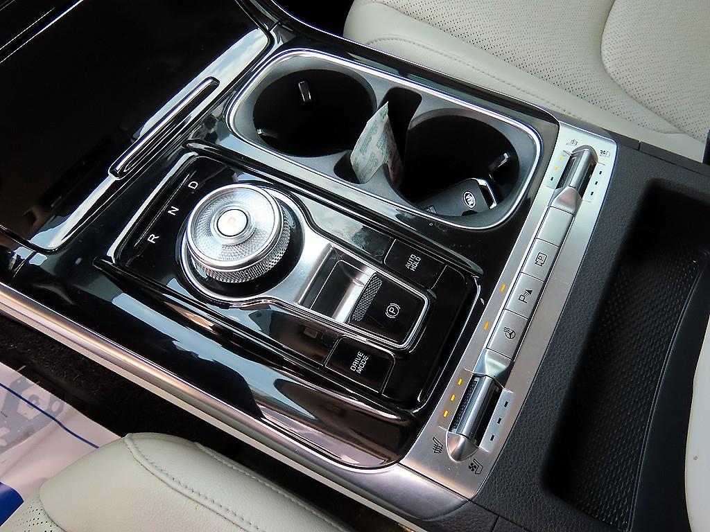 KIA Carnival - Vista 11