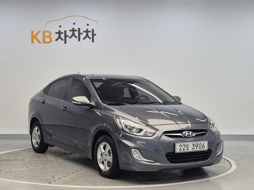 HYUNDAI Accent - Vista 4