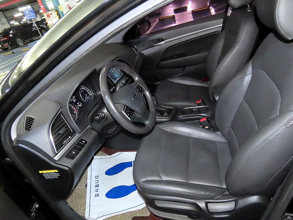 HYUNDAI Avante - Vista 6