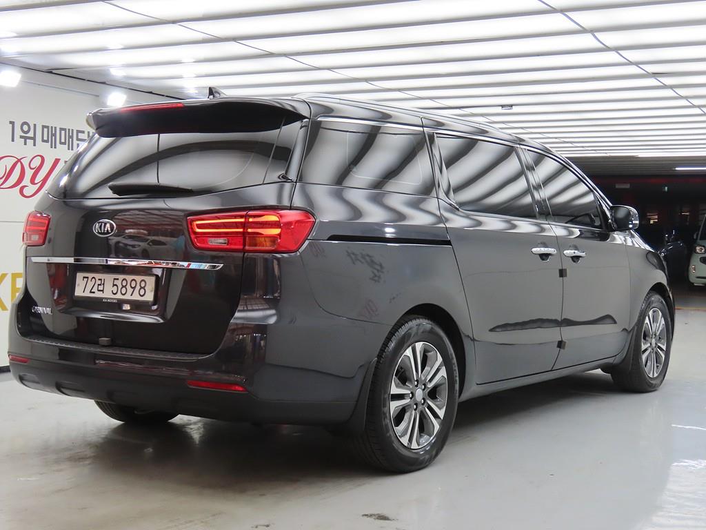 KIA Carnival - Vista 3