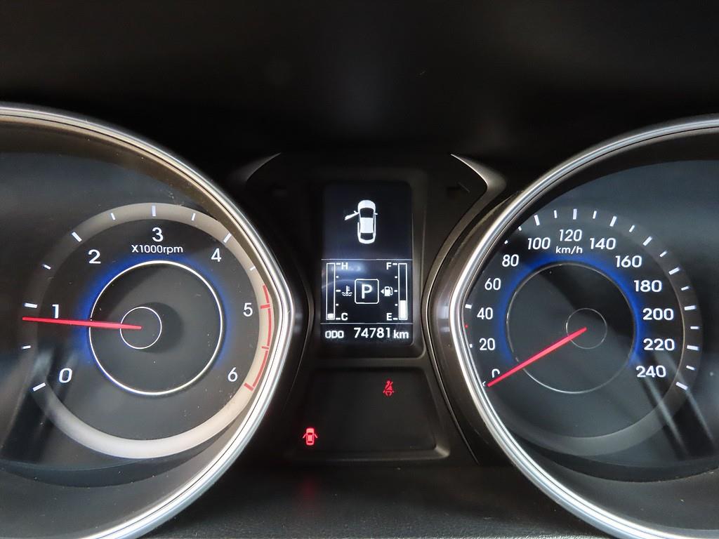 HYUNDAI Avante - Vista 8