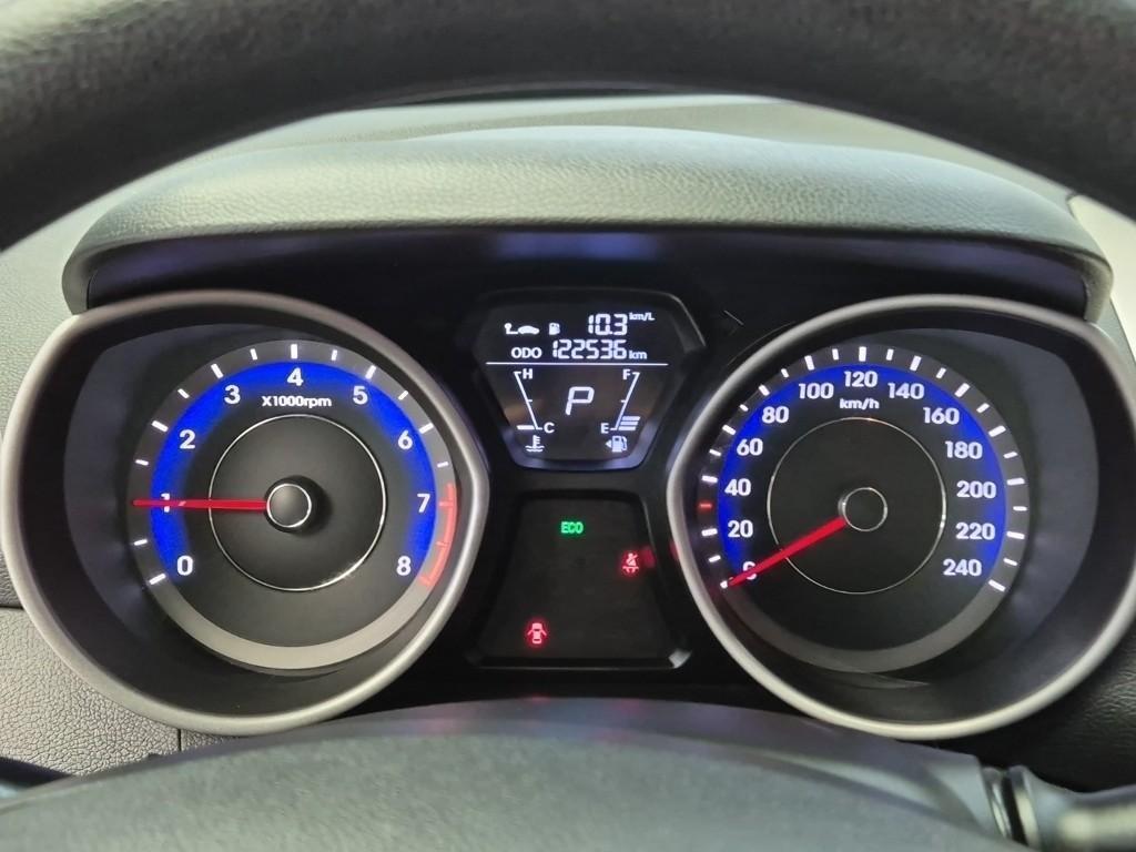 HYUNDAI Avante - Vista 6